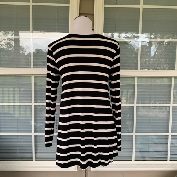 Roz & Ali V-Neck Top Size S - Picture 5 of 8